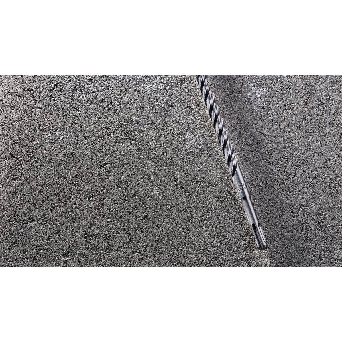 DEWALT DW5527B25 3/8" X 4" X 6-1/2" Solid Carbide SDS+ - detail close-up