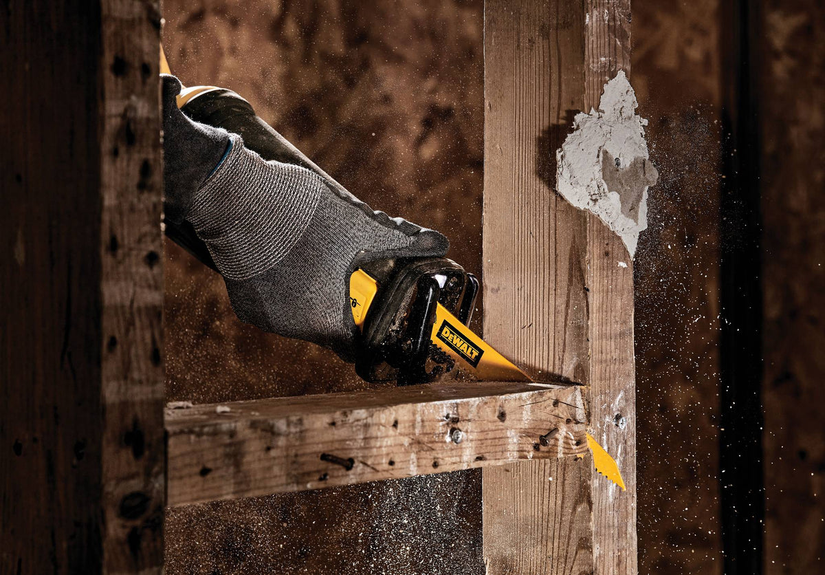DEWALT DWAR966 9In 6Tpi 966 - 5Pk - in use