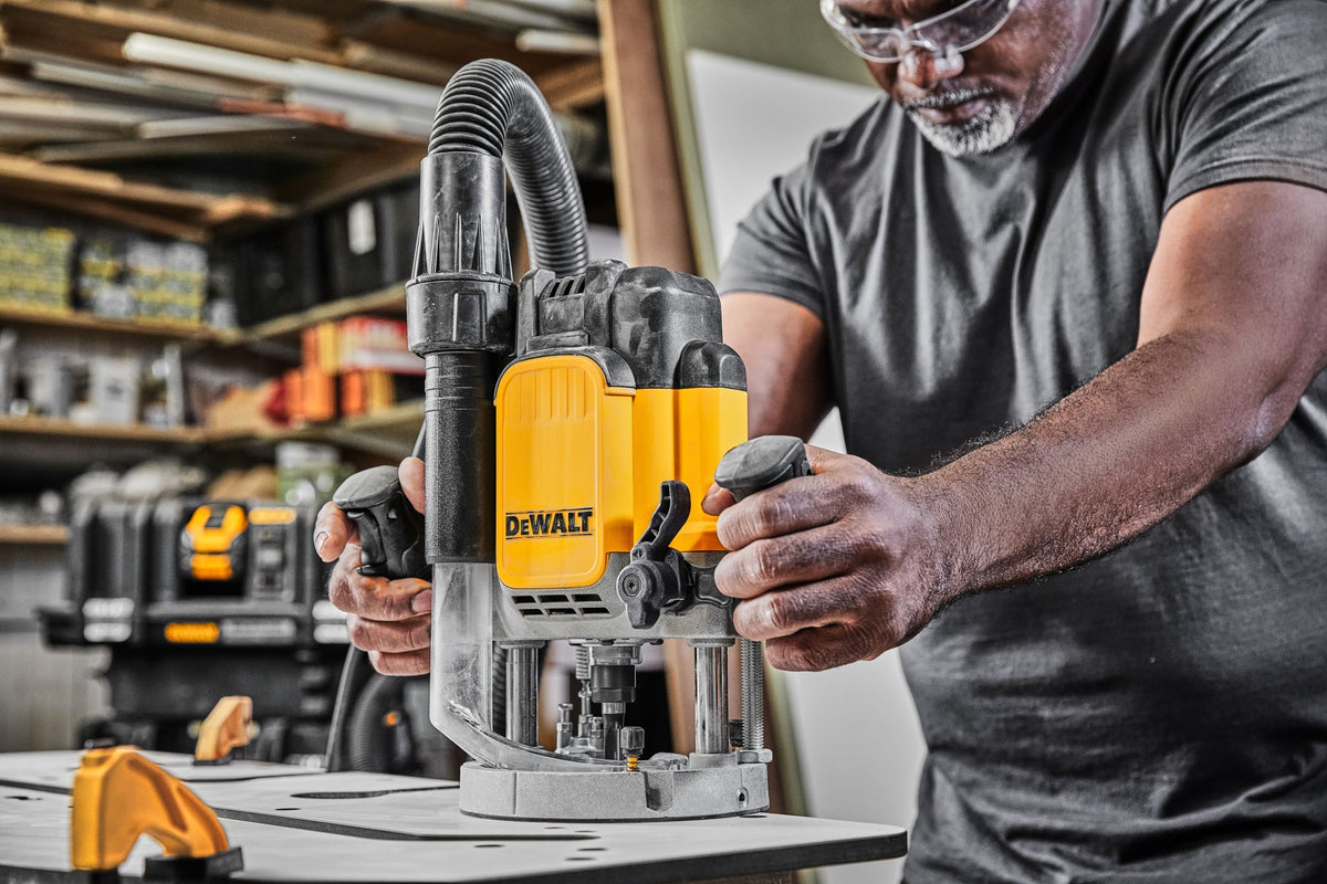 DEWALT DWE625 1/2" (12Mm) Plunge Router - in use