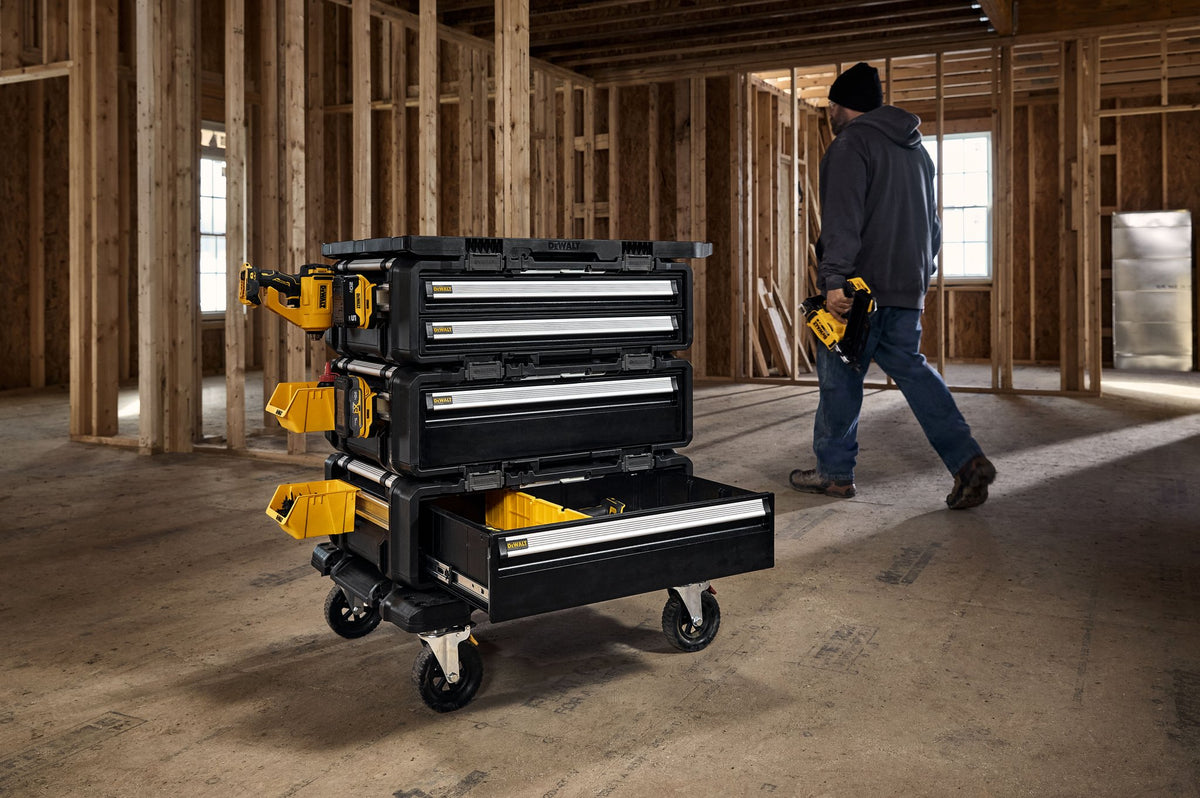 DEWALT DWST60510 DXL- 5 in 1 Tower - in use