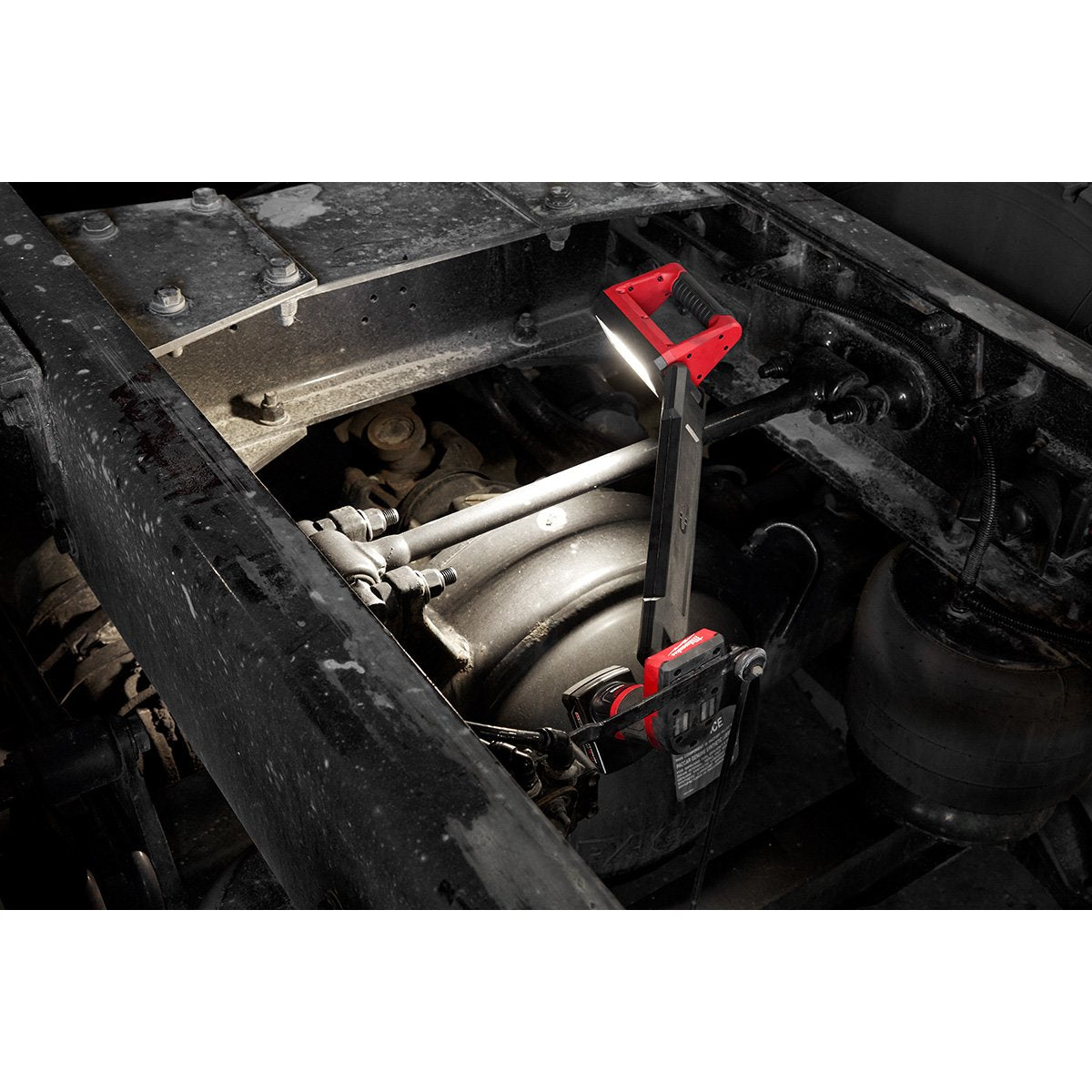 Milwaukee 2126-20 M12™ Underbody Light - in use