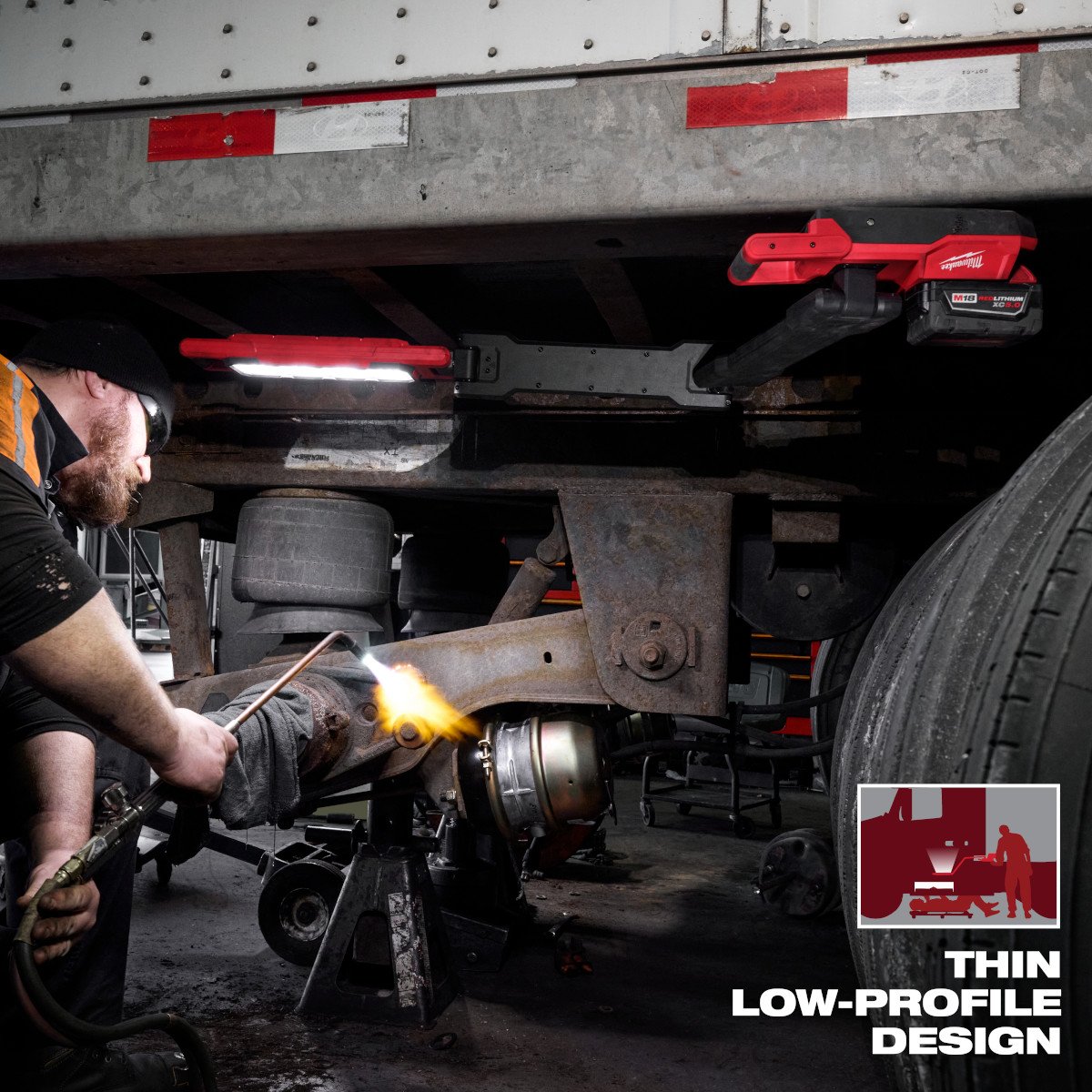 Milwaukee 2129-20 M18™ Magnetic Extendable Boom Light - feature callout