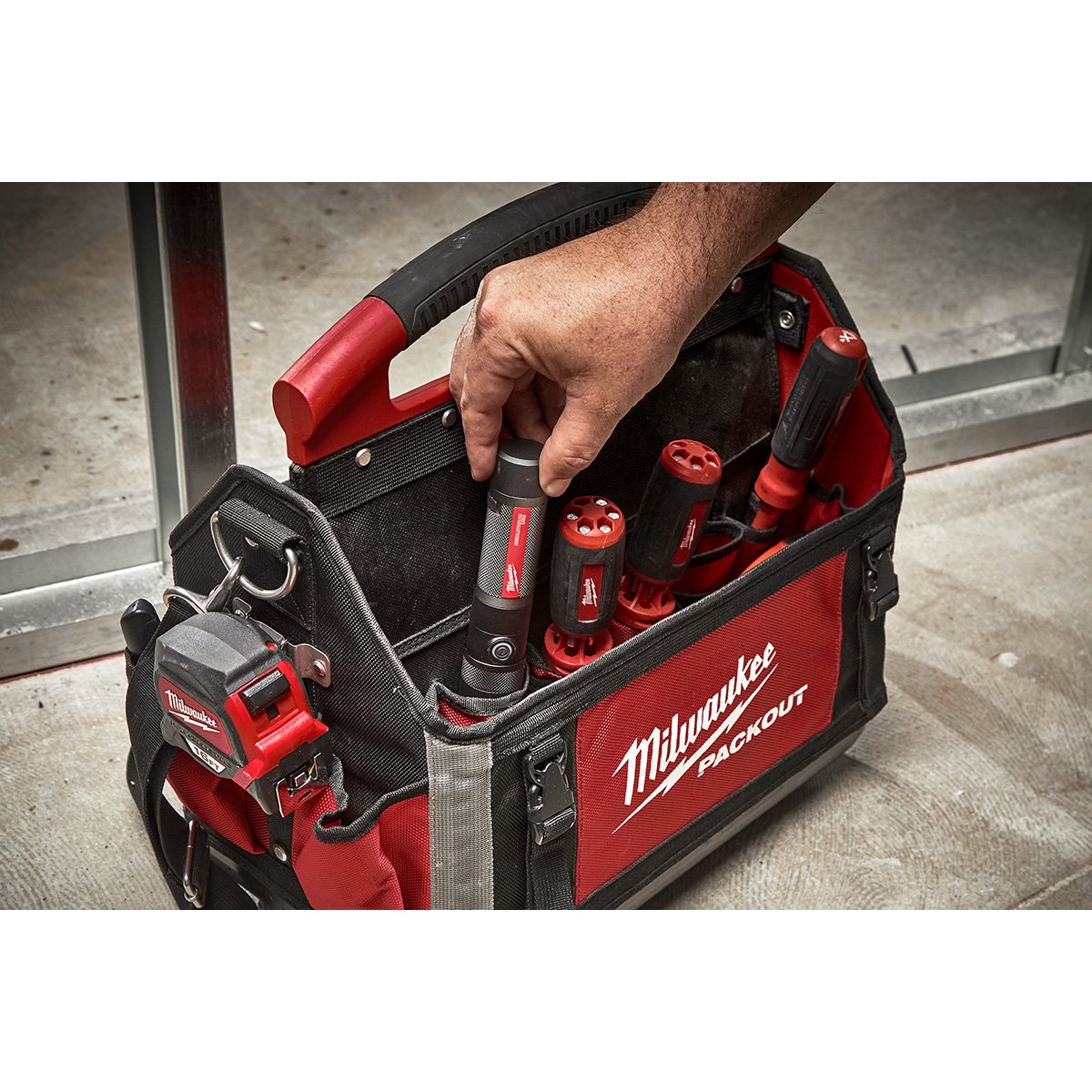 Milwaukee 2161-21 REDLITHIUM™ USB 1100L Twist Focus Flashlight - in use