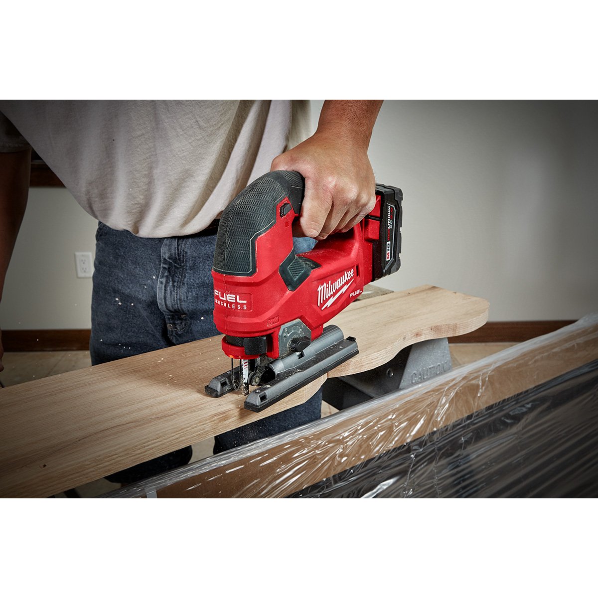 Milwaukee 2737-20 M18 FUEL™ D-handle Jig Saw - in use