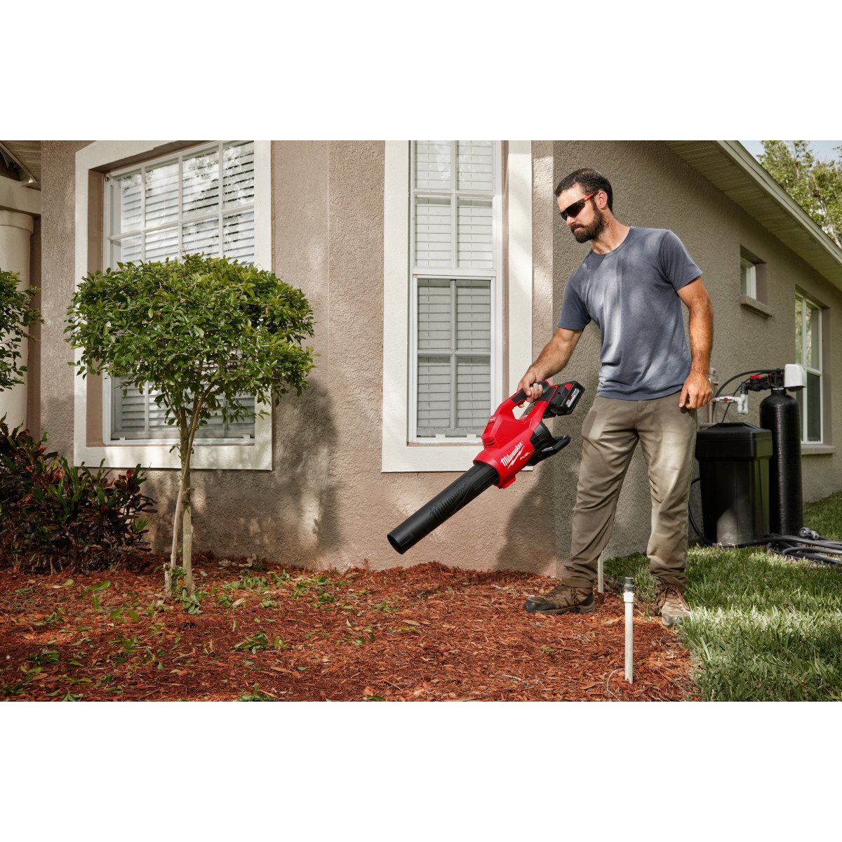 Milwaukee 2824-20 M18 FUEL™ Dual Battery Blower - in use
