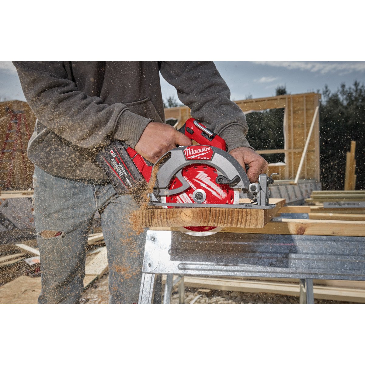 Milwaukee 2834-21HD M18 FUEL™ 7-1/4” Circular Saw Kit - in use