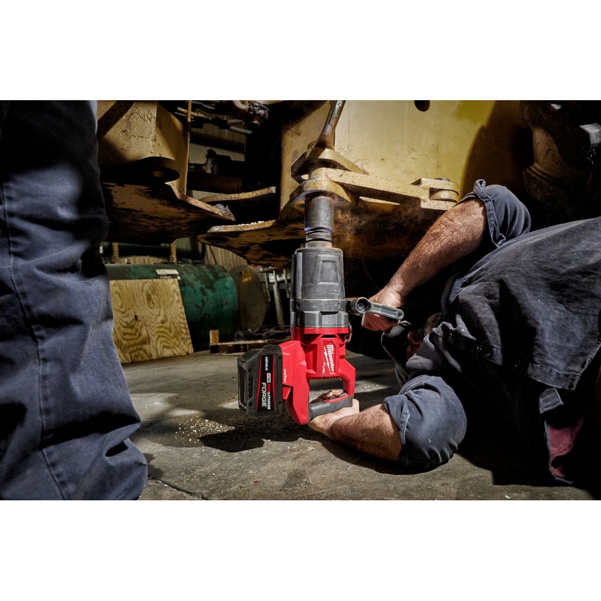 Milwaukee 2868-22HD M18 FUEL™ 1 in. D-Handle High Torque Impact Wrench w/ ONE-KEY™ Kit - in use