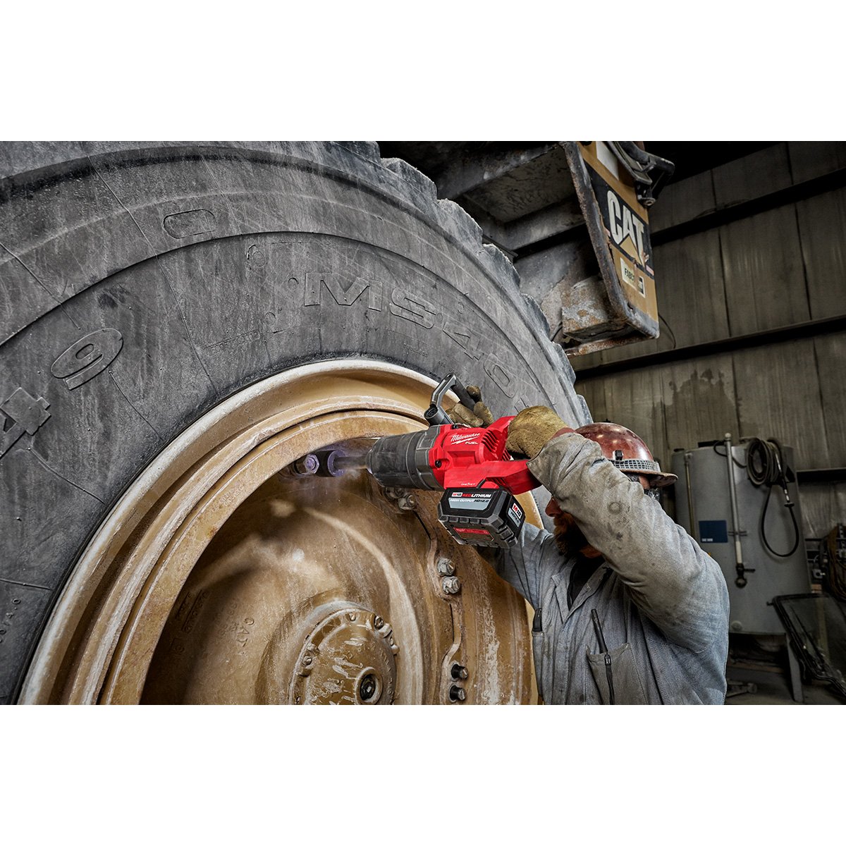 Milwaukee 2869-22HD M18 FUEL™ 1" D-Handle Ext. Anvil High Torque Impact Wrench w/ ONE-KEY™- Kit - in use