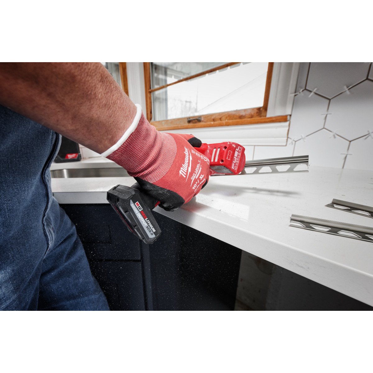 Milwaukee 48-11-2450 M12™ REDLITHIUM™ HIGH OUTPUT™ XC5.0 Battery Pack - in use