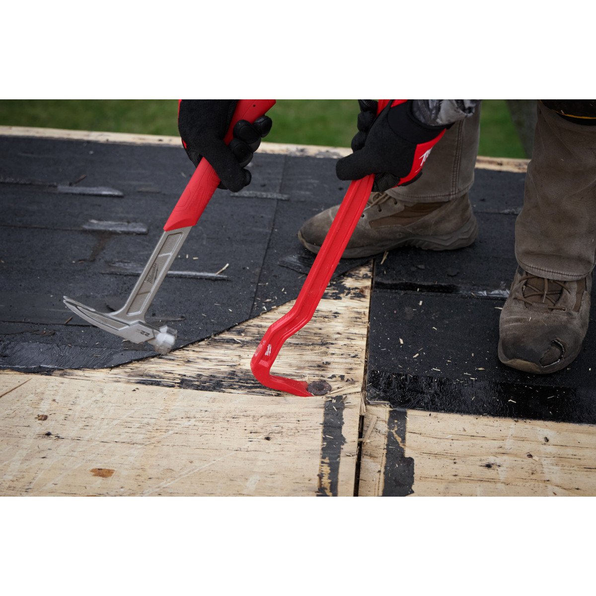 Milwaukee 48-22-9070 18" Wrecking Bar - in use