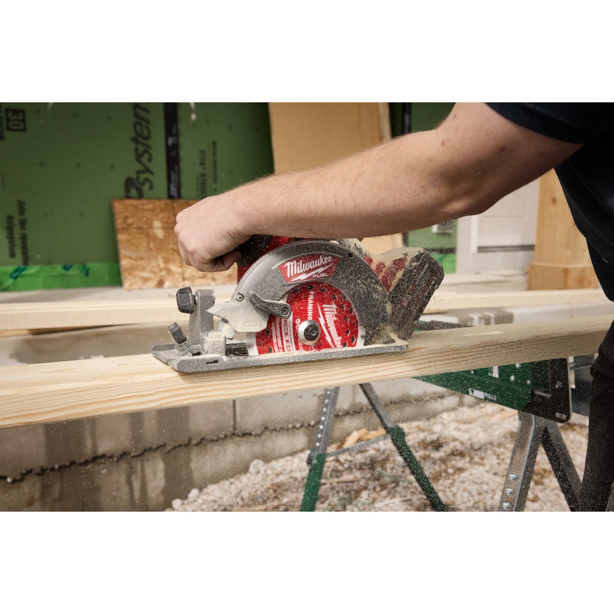 Milwaukee 48-40-0620 6-1/2 in. 24T Framing Circular Saw Blade - in use