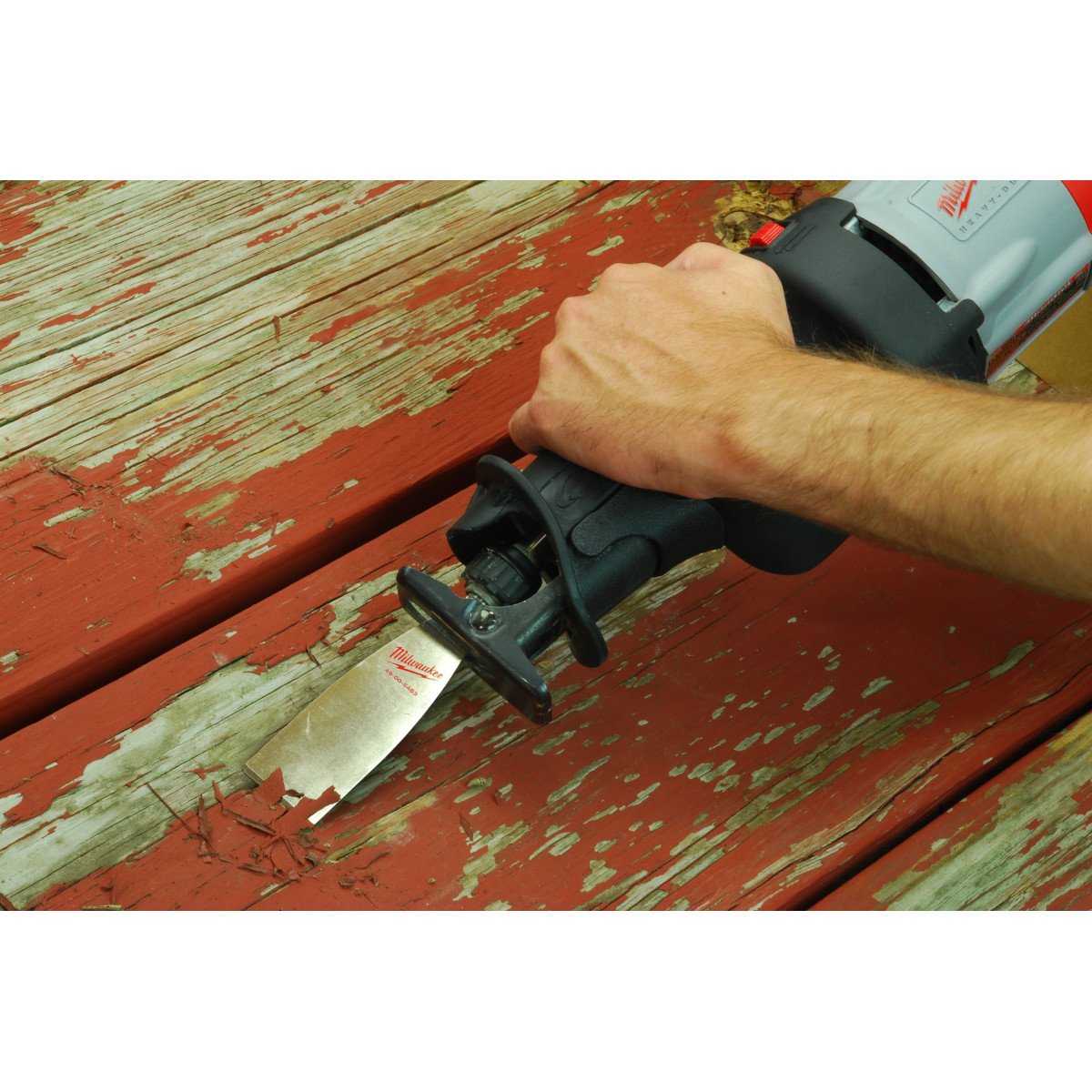 Milwaukee 49-00-5463 1-1/2 in. Scraper Blade - in use