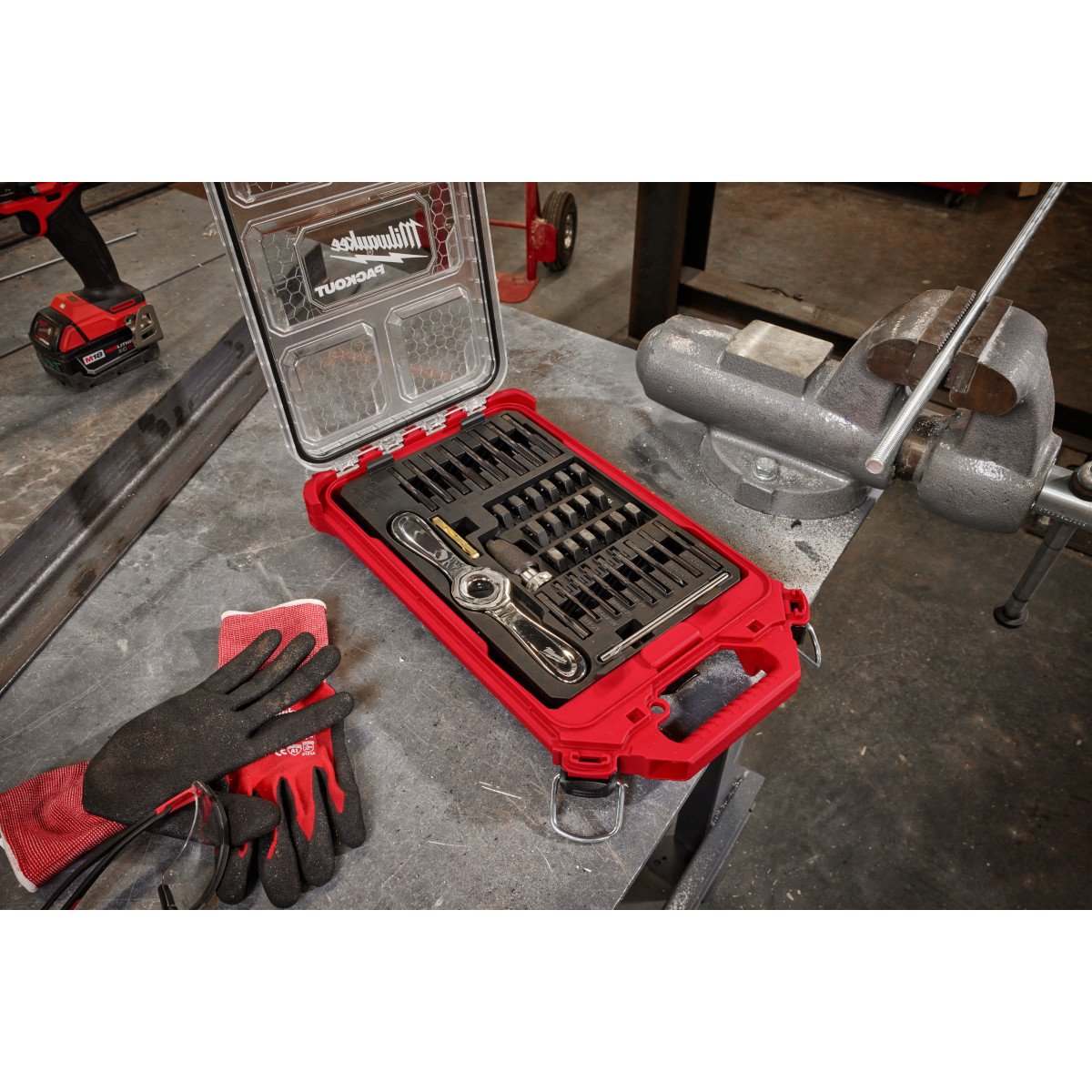 Milwaukee 49-22-5603 38PC Metric Tap & Die PACKOUT™ Set w/ Hex-LOK™ 2-in-1 Handle - in use