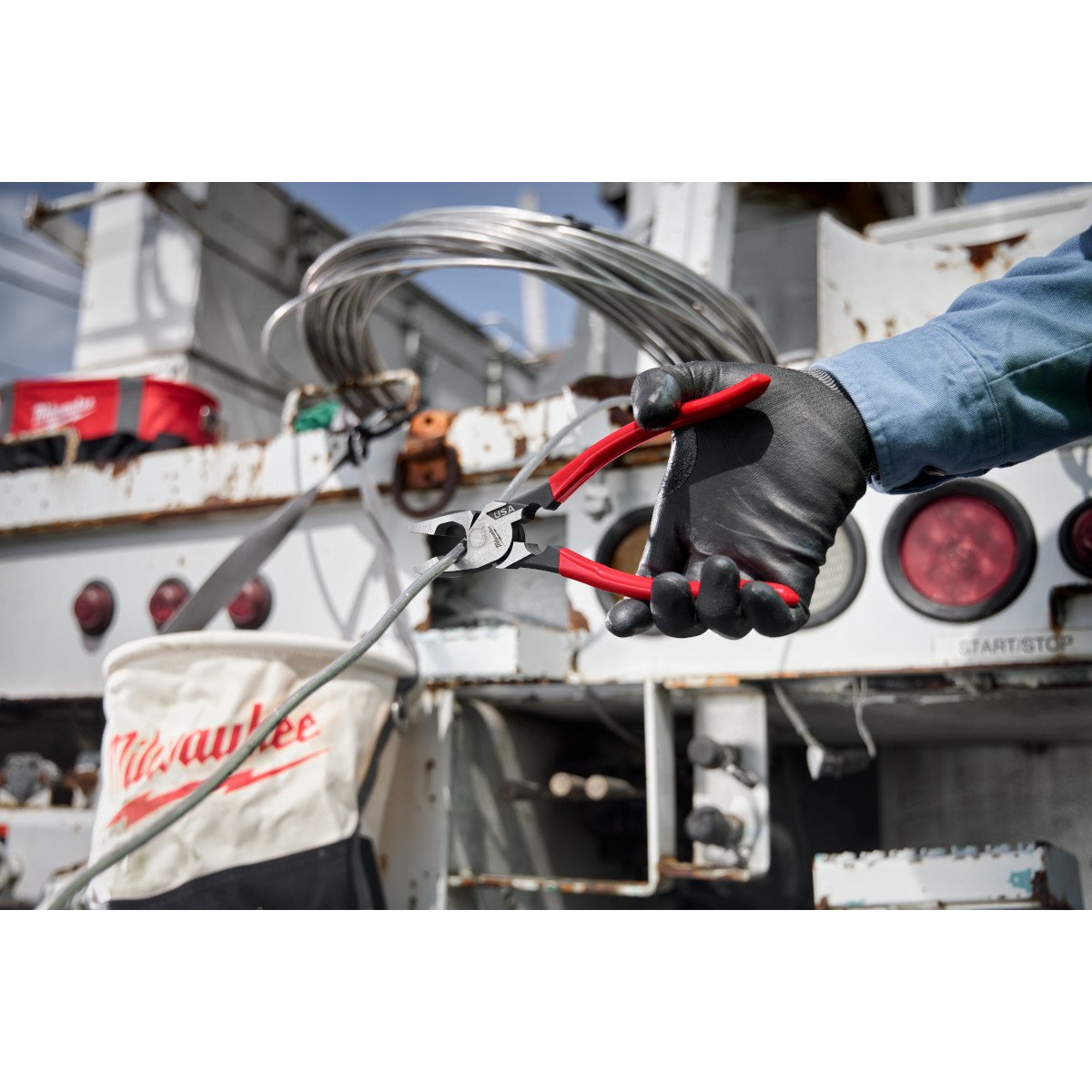Milwaukee MT500T 9" Lineman's Dipped Grip Pliers w/ Thread Cleaner (USA) - in use