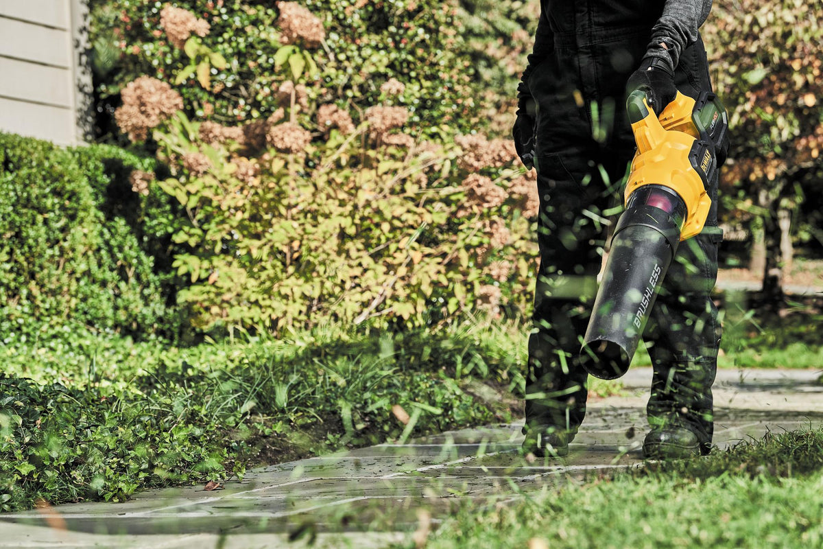 DEWALT DCBL772X1 60V MAX* FLEXVOLT Brushless Handheld Axial Blower - in use