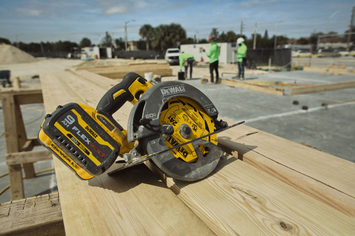 DEWALT DCS578X1 FLEXVOLT 60V MAX Brushless 7-1/4 in. Cordless Circular Saw Kit with Brake - in use