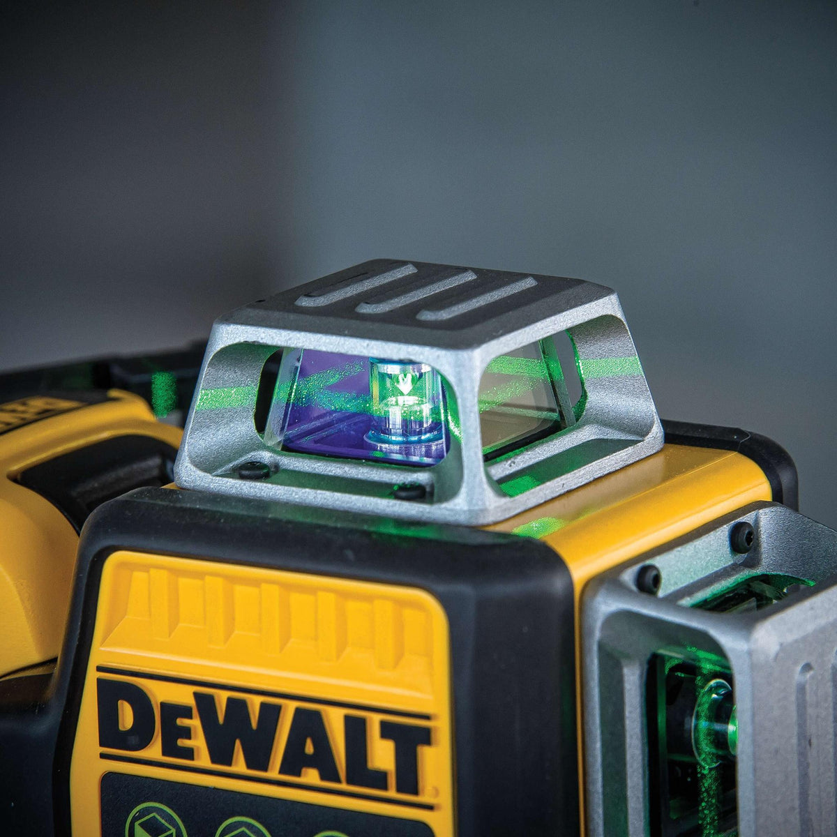 DEWALT DW089LG 12V Beam Battery, Green - in use