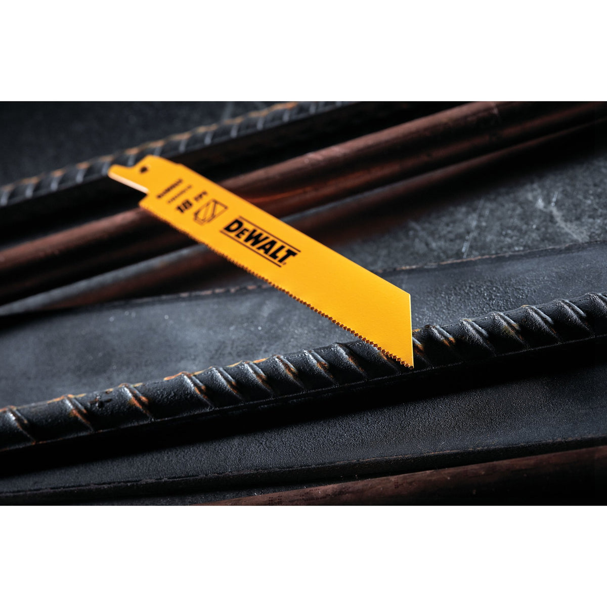 DEWALT DW4811 Reciprocating Saw Blades, Bi-Metal, 6-Inch, 18 Tpi, 5-Pack - detail close-up