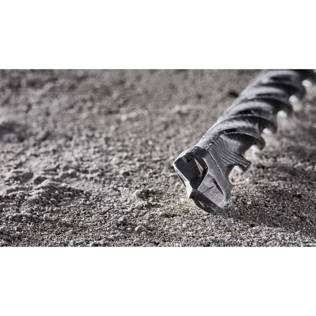 DEWALT DW5512 7/32" X 8" X 10" Solid Rock Carbide SDS+ - detail close-up