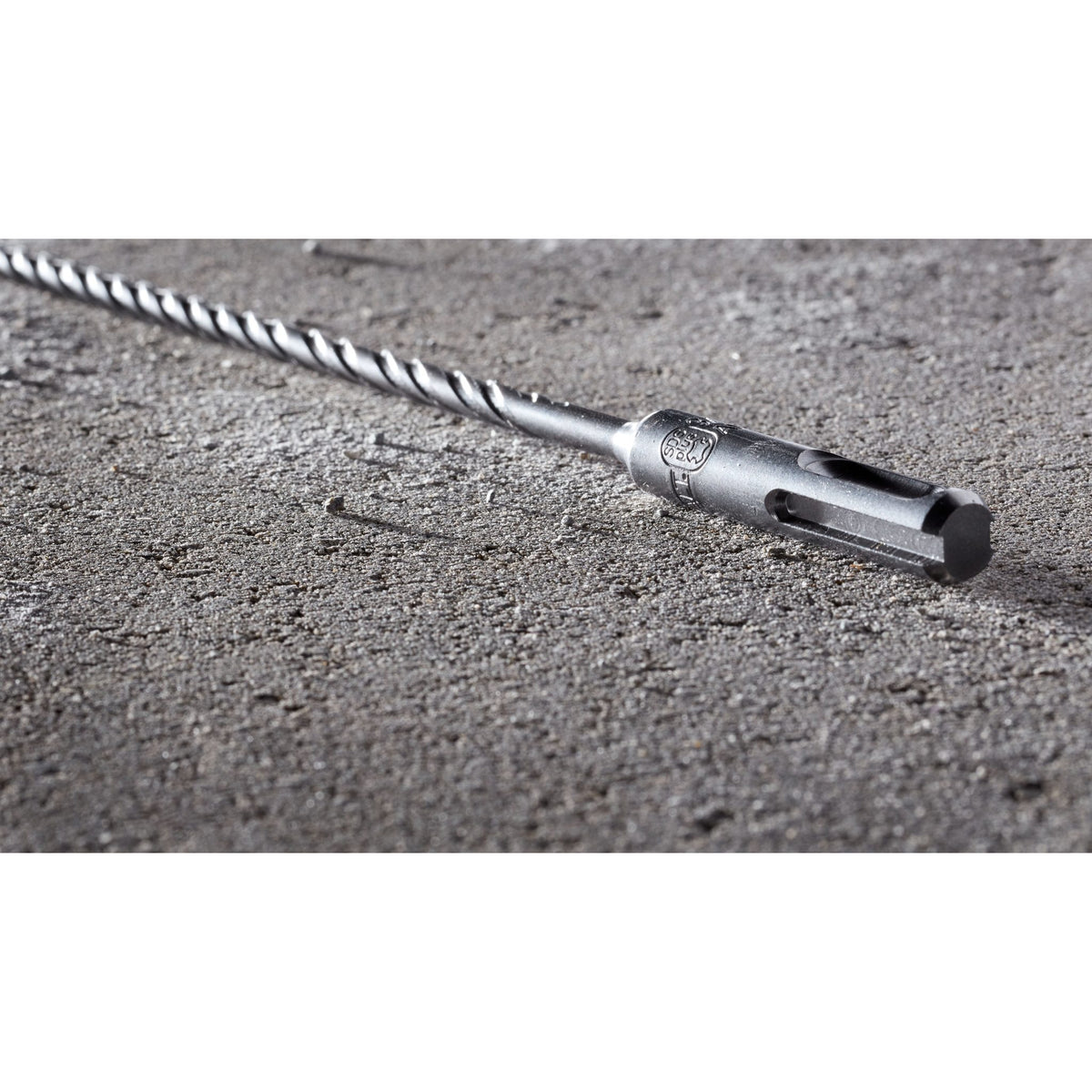 DEWALT DW5524B25 5/16" X 4" X 6-1/2" Solid Carbide SDS+ - detail close-up