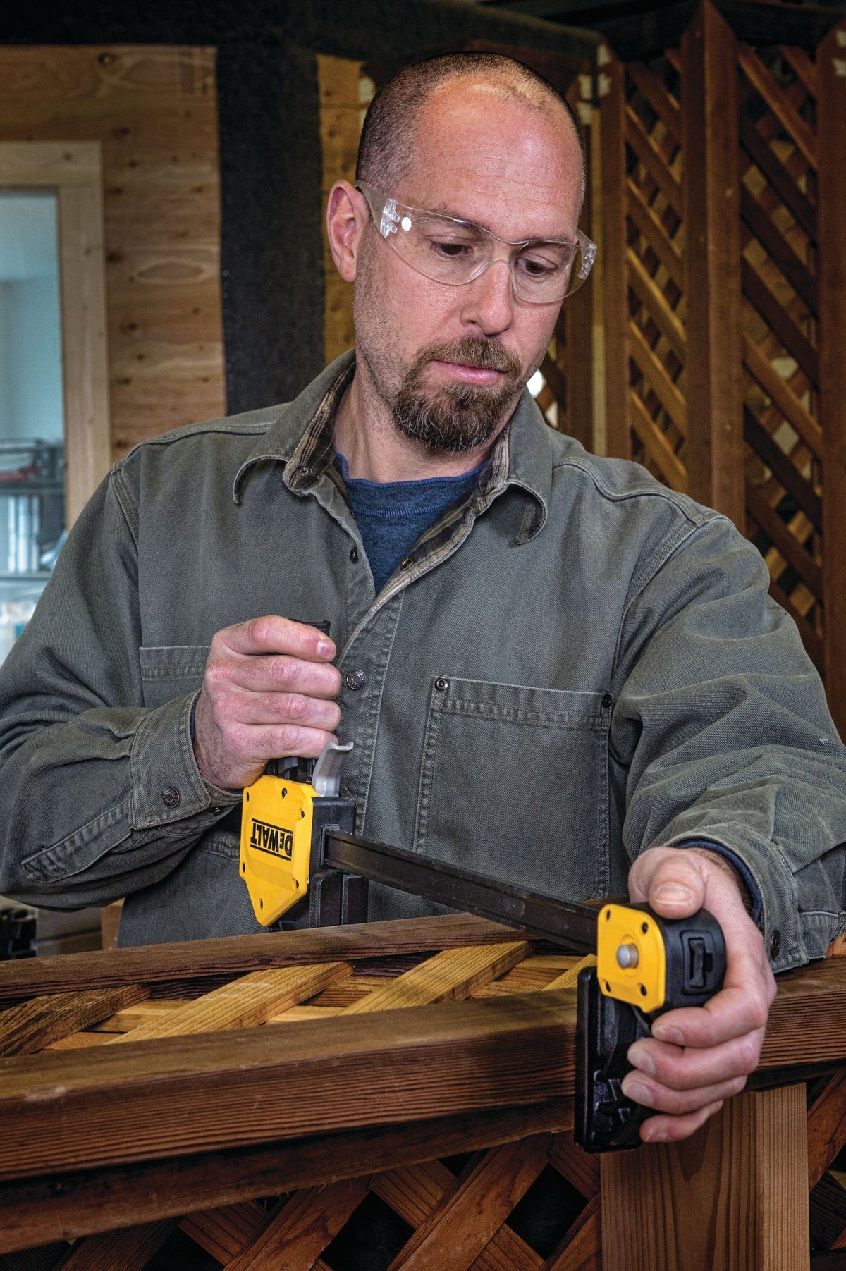 DEWALT DWHT83186 Xl Trigger Clamps 24 - in use
