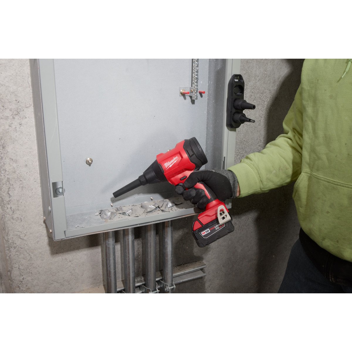 Milwaukee 0887-20 M18™ Brushless Precision Blower - in use