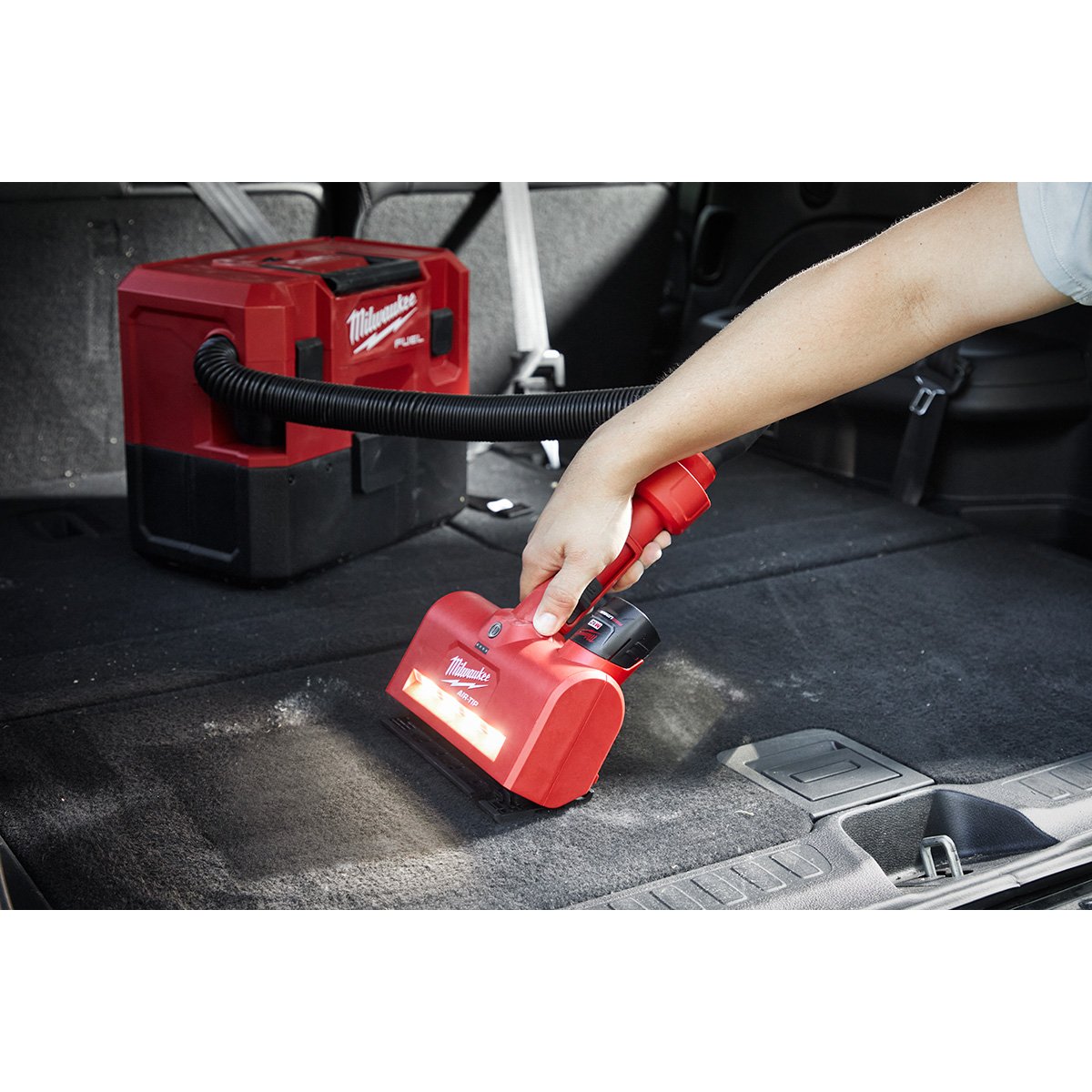 Milwaukee 0980-20 M12™ AIR-TIP™ Utility Nozzle - in use