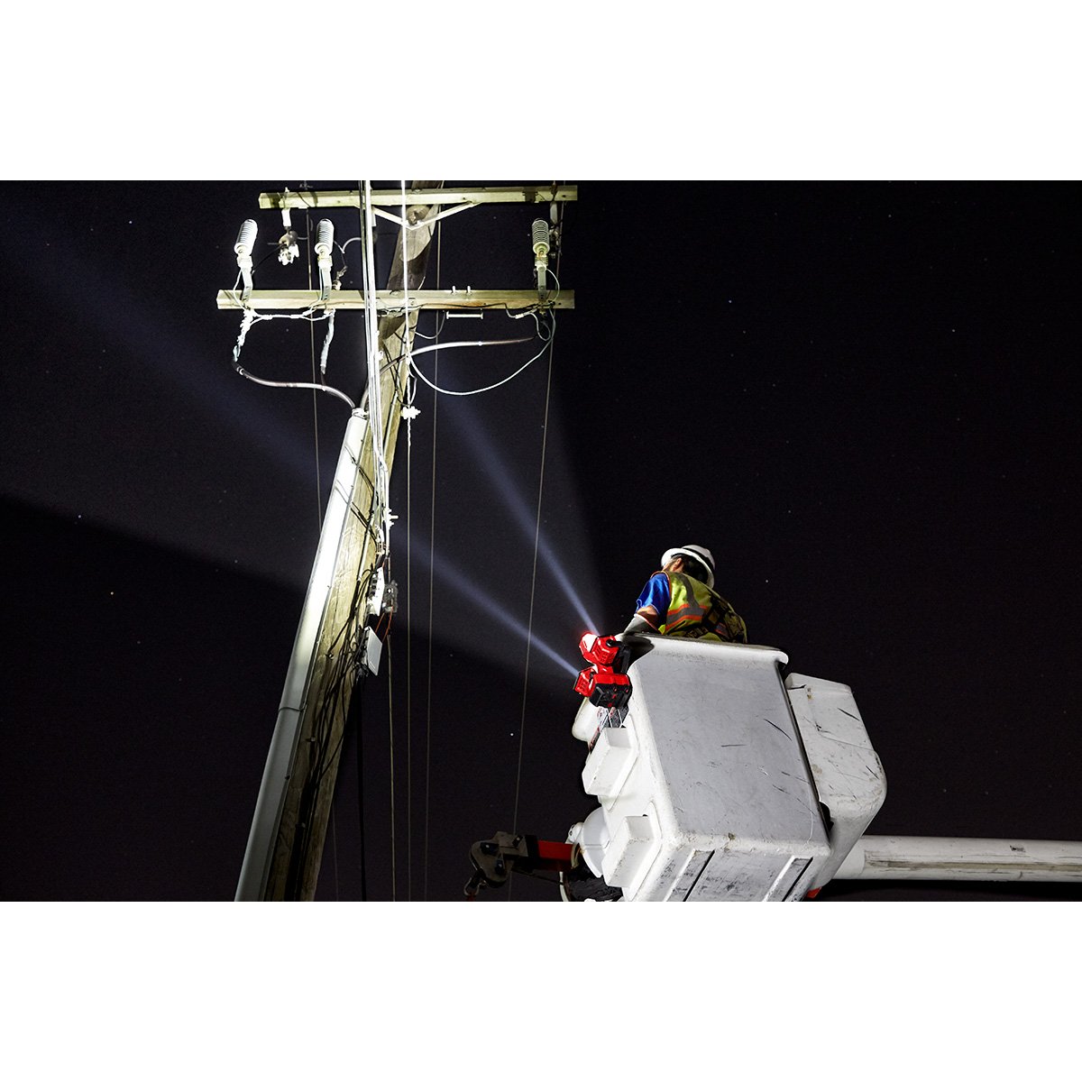 Milwaukee 2122-20 M18™ Utility Bucket Light - in use