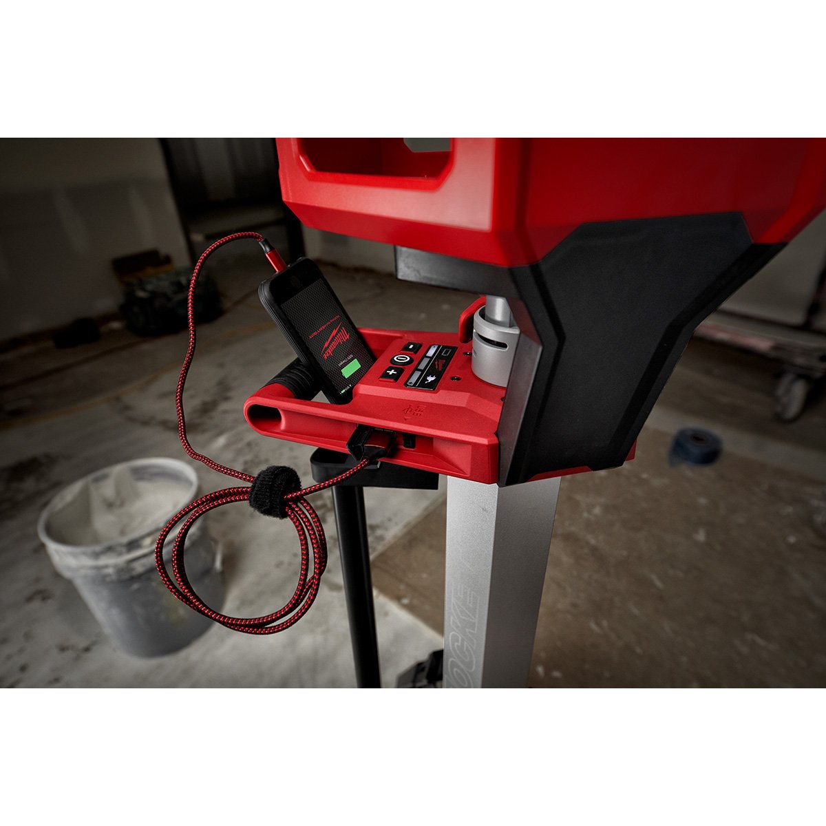 Milwaukee 2136-20 M18™ ROCKET™ Tower Light/Charger - in use
