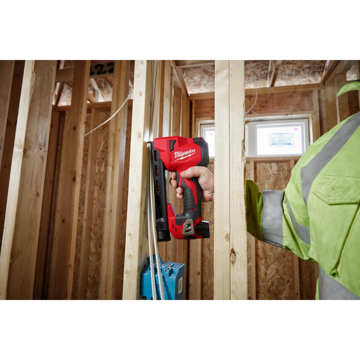 Milwaukee 2448-21 M12™ Cable Stapler Kit - in use