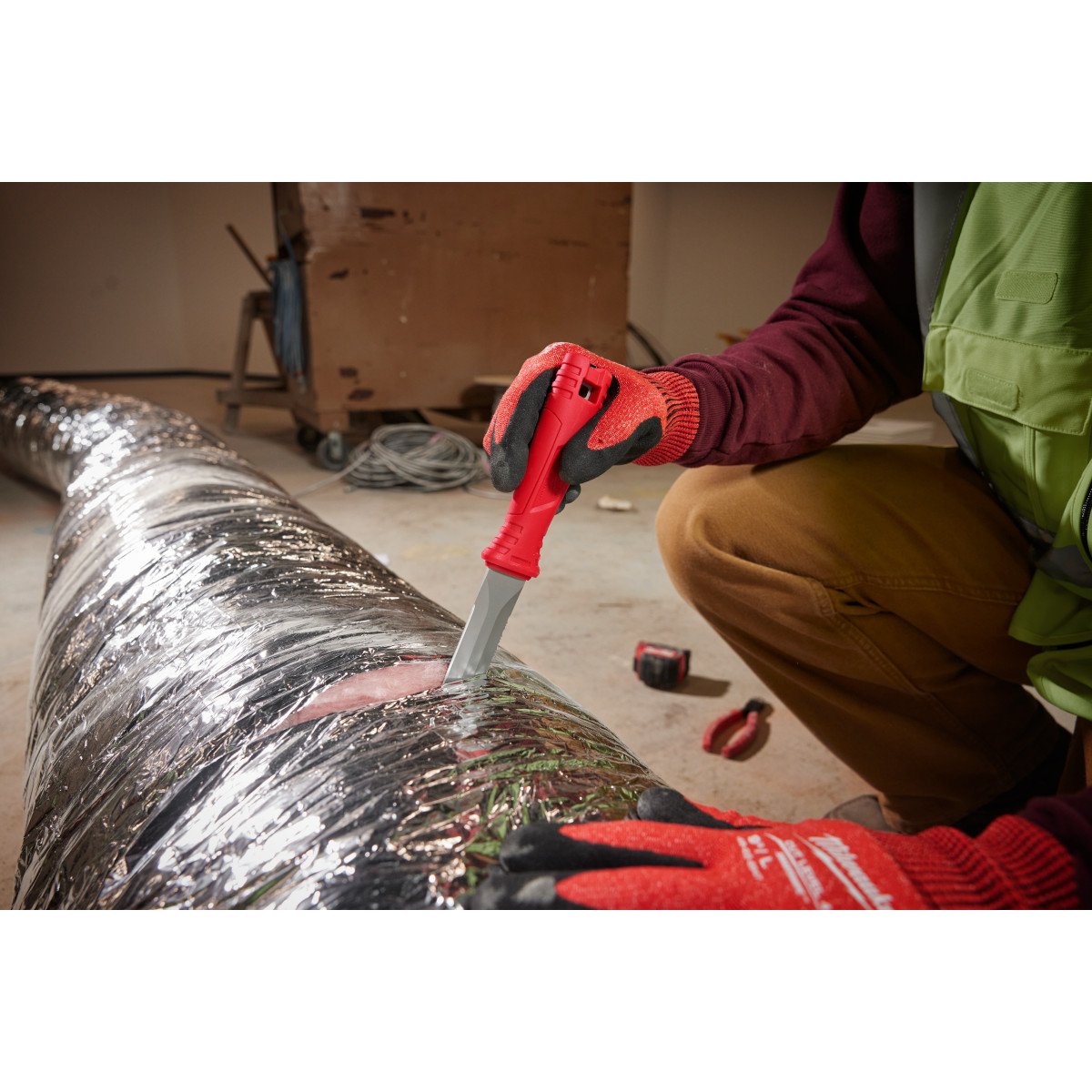 Milwaukee 48-22-1927 Duct Knife - in use
