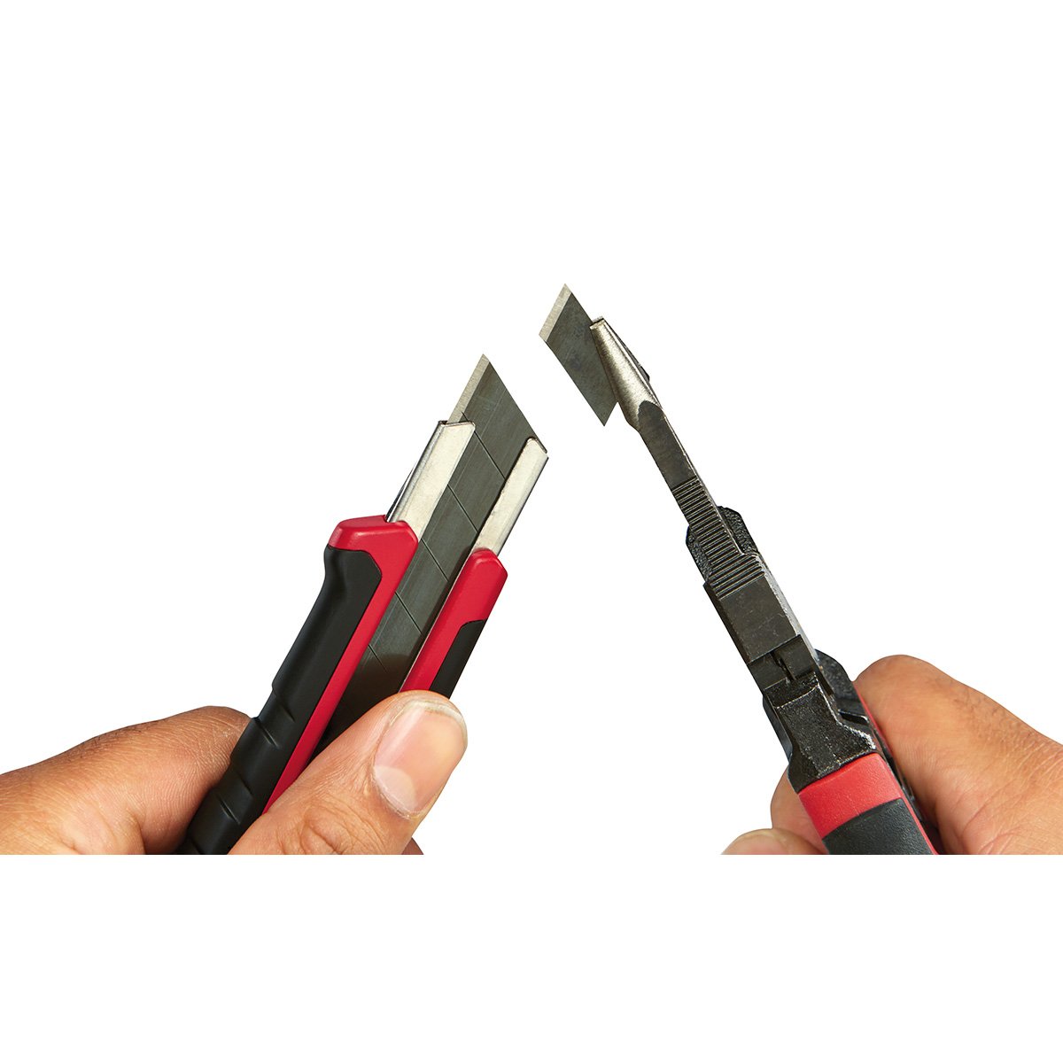 Milwaukee 48-22-1962 25mm Snap-Off Knife Metal Lock - in use
