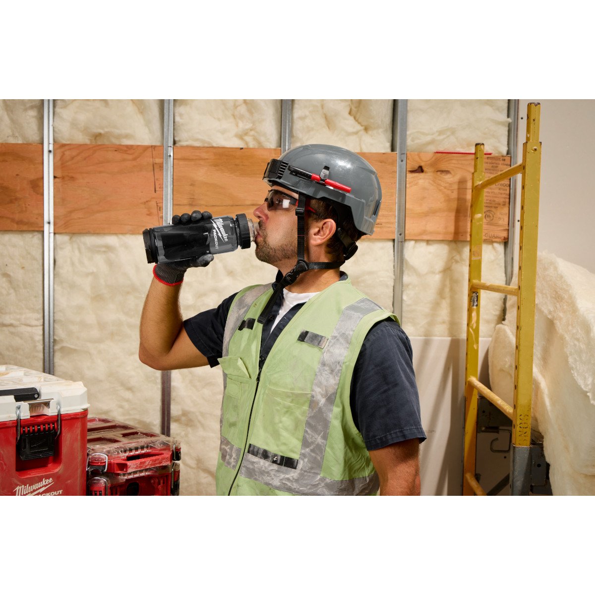Milwaukee 48-22-8371B PACKOUT™ 25oz Bottle with Chug Lid - in use