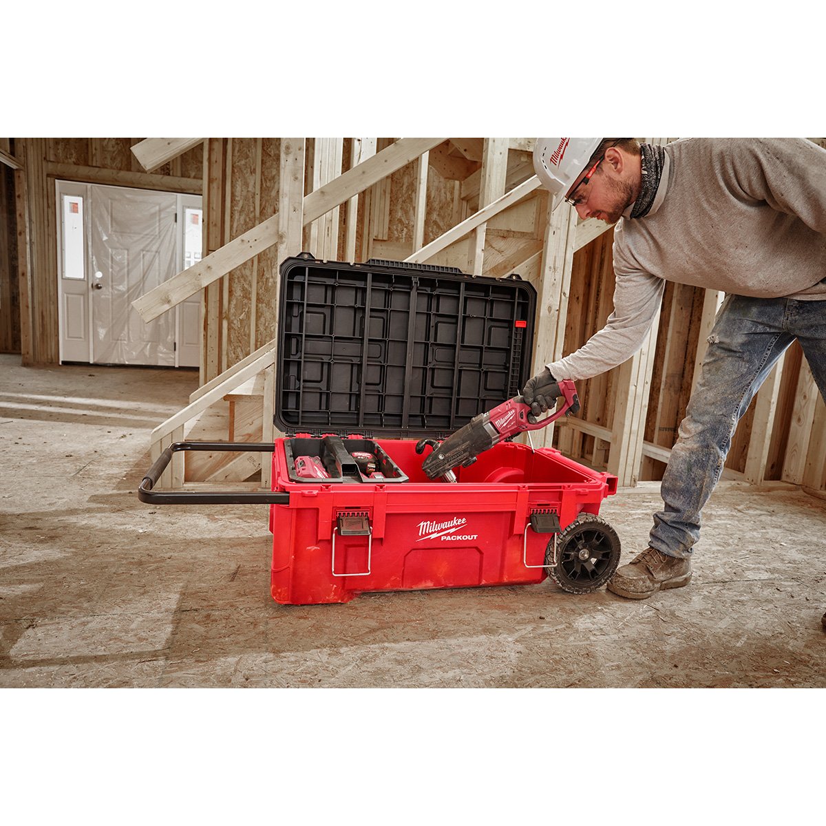 Milwaukee 48-22-8428 PACKOUT™ Rolling Tool Chest - in use
