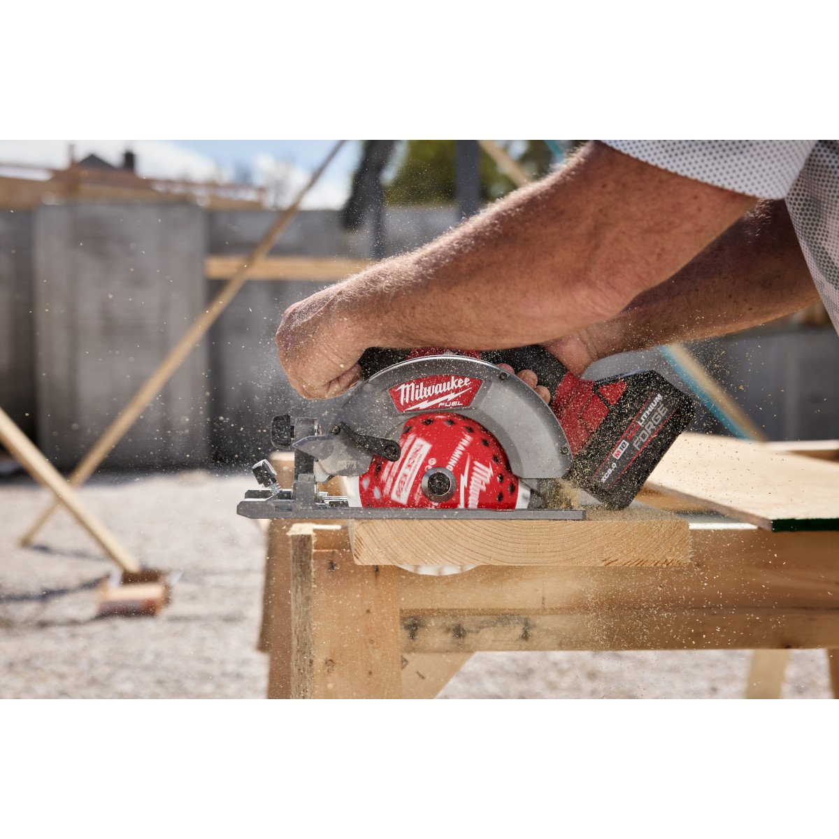 Milwaukee 48-40-0620 6-1/2 in. 24T Framing Circular Saw Blade - in use