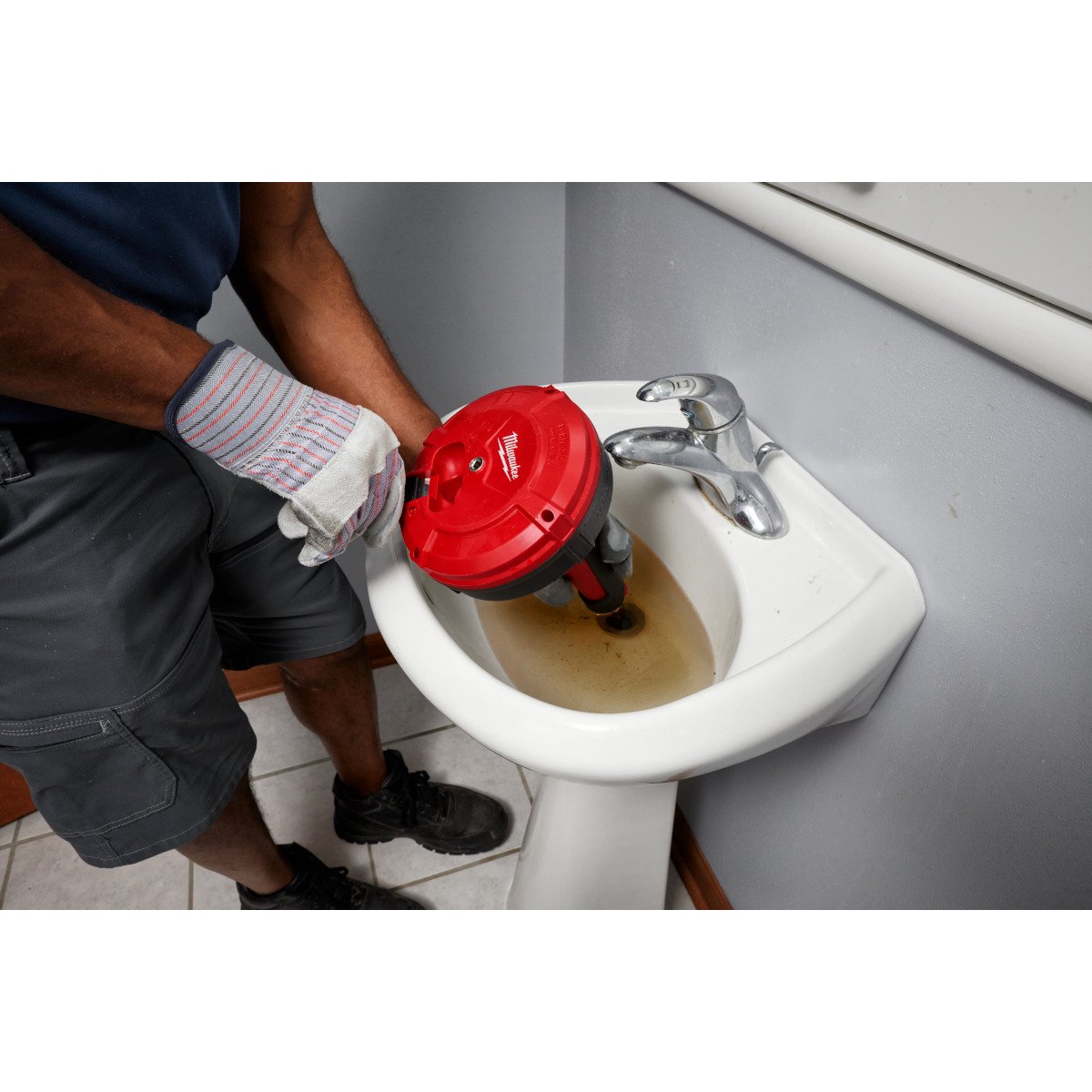 Milwaukee 49-16-2573 TRAPSNAKE™ 25’ Auger w/ CABLE DRIVE™ - in use