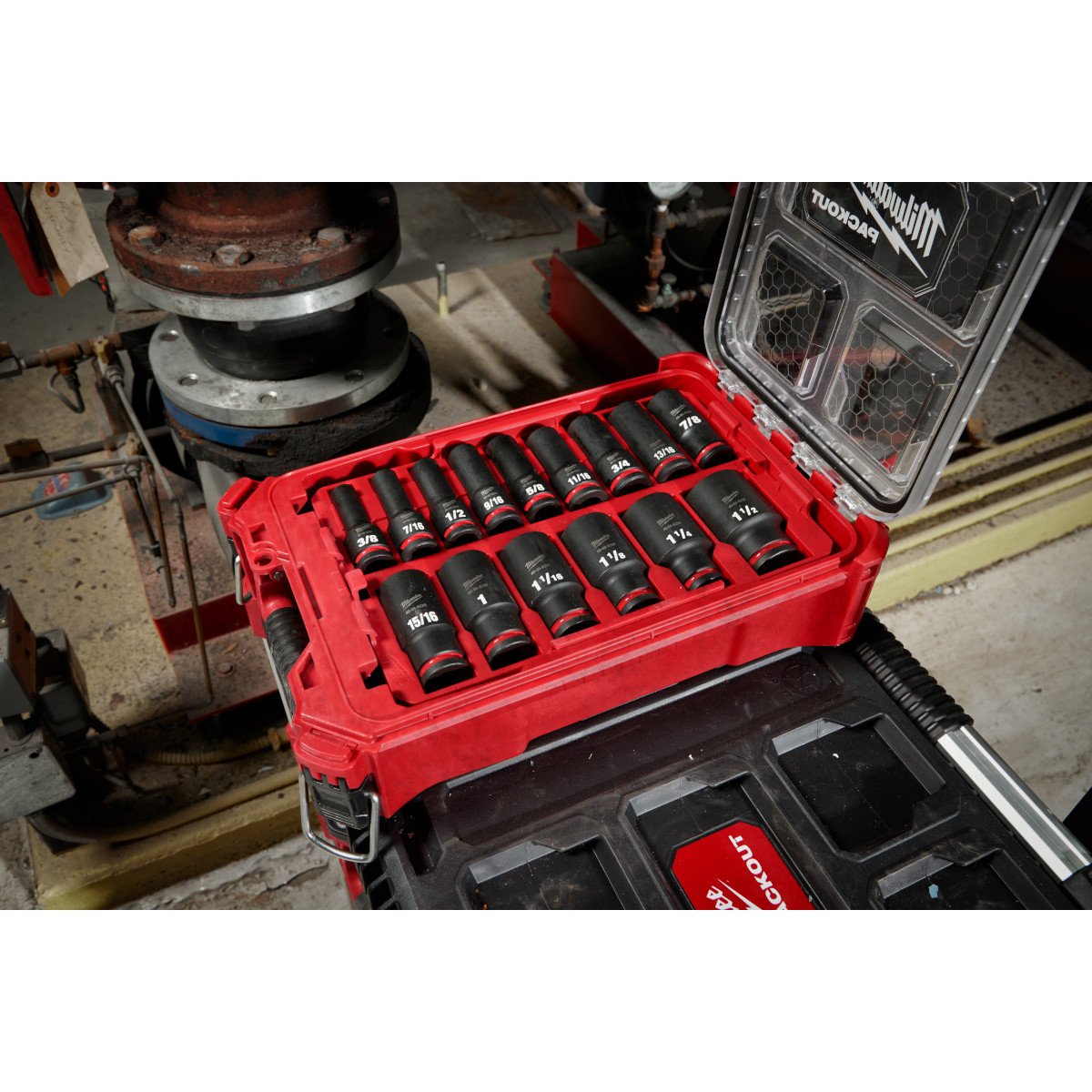 Milwaukee 49-66-6802 SHOCKWAVE Impact Duty™ Socket 1/2” Dr 15PC SAE PACKOUT™ Set - in use