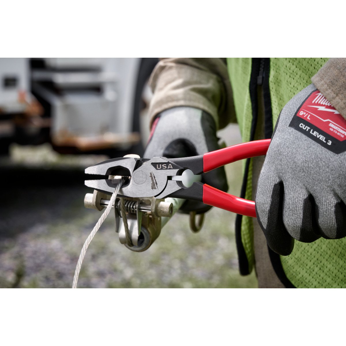Milwaukee MT500T 9" Lineman's Dipped Grip Pliers w/ Thread Cleaner (USA) - in use