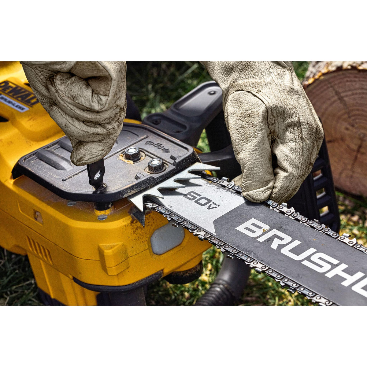 DEWALT DCCS677Z1 60V Gen2 20" Chainsaw W/ 5Ah - detail close-up