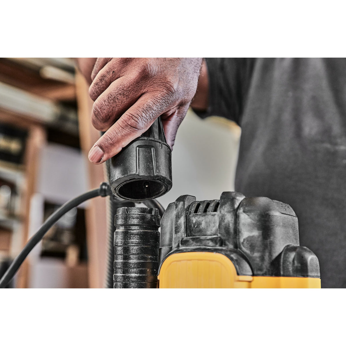 DEWALT DWE625 1/2" (12Mm) Plunge Router - detail close-up