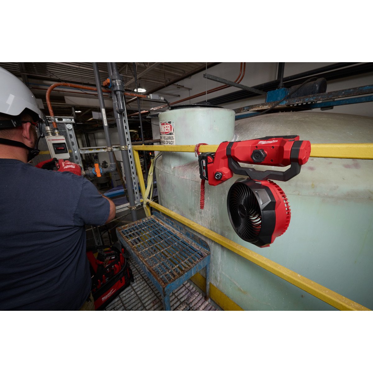 Milwaukee 0817-20 M18 Brushless Scissor Lift Fan (Tool Only) - in use