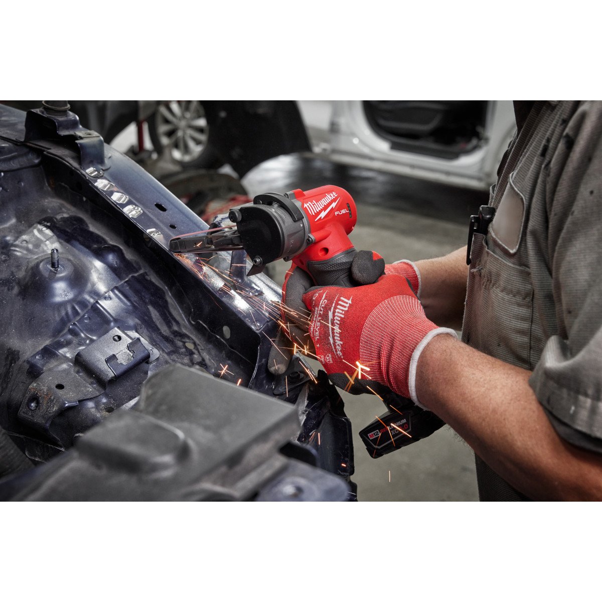 Milwaukee 2482-20 M12 FUEL™ 1/2" X 18" Bandfile - in use