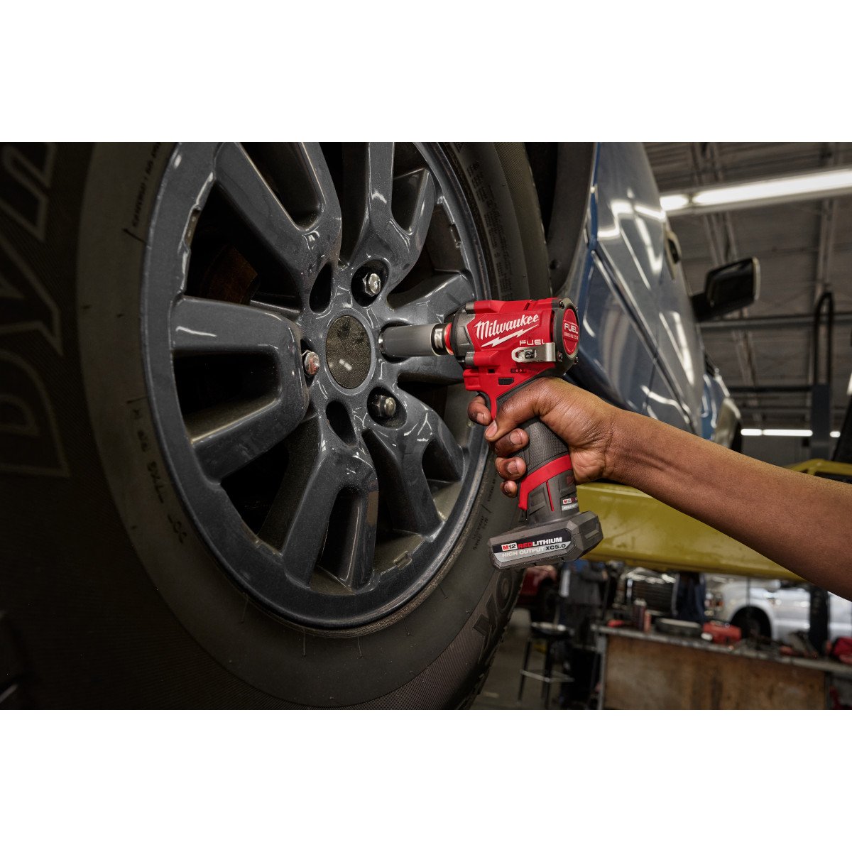 Milwaukee 2562-21 Milwaukee M12 FUEL Gen II 3/8" Stubby Impact Wrench HO Kit - in use