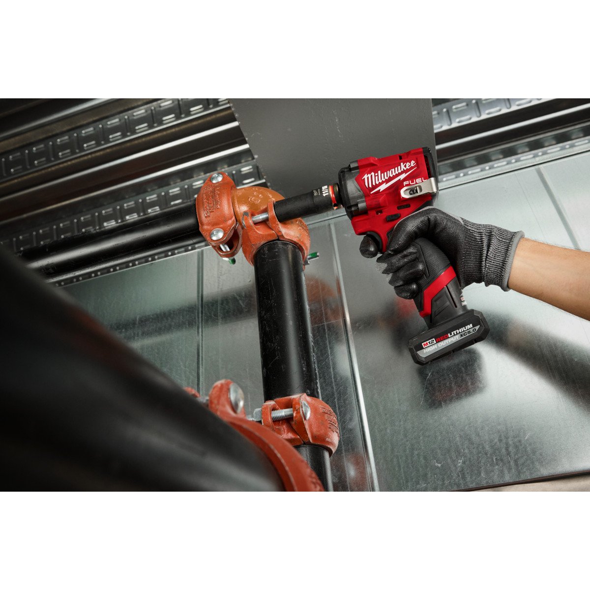 Milwaukee 2563-20 M12 FUEL™ Stubby 1/2" Impact Wrench - in use