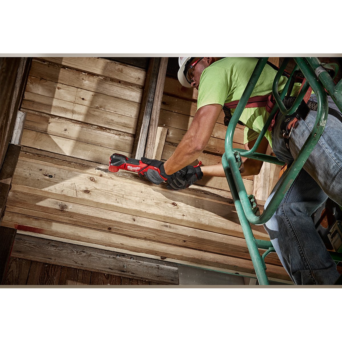 Milwaukee 2836-21 M18 FUEL™ Oscillating Multi-Tool Kit - in use