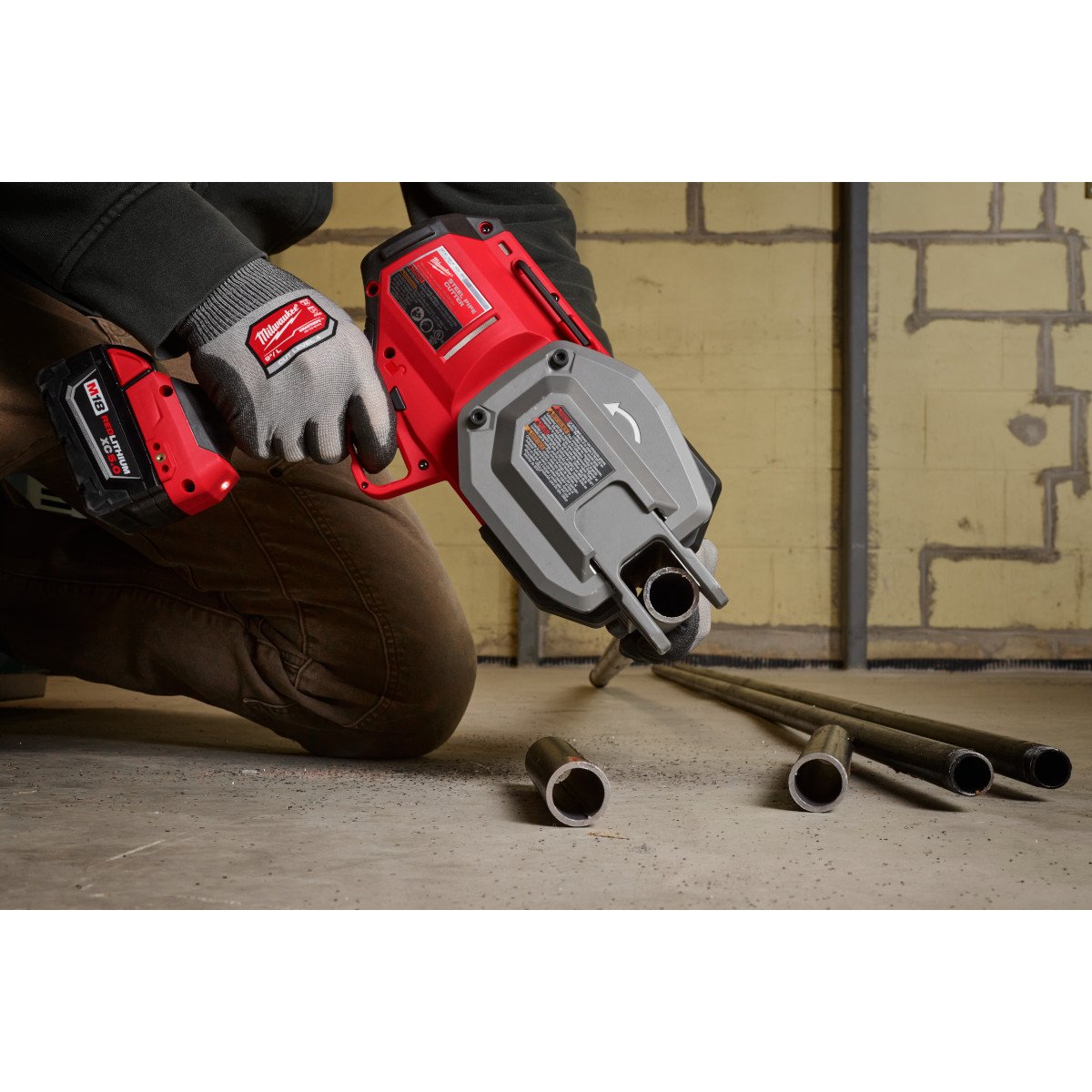 Milwaukee 3469-20 M18 FUEL™ ½”-1” Steel Pipe Cutter - in use