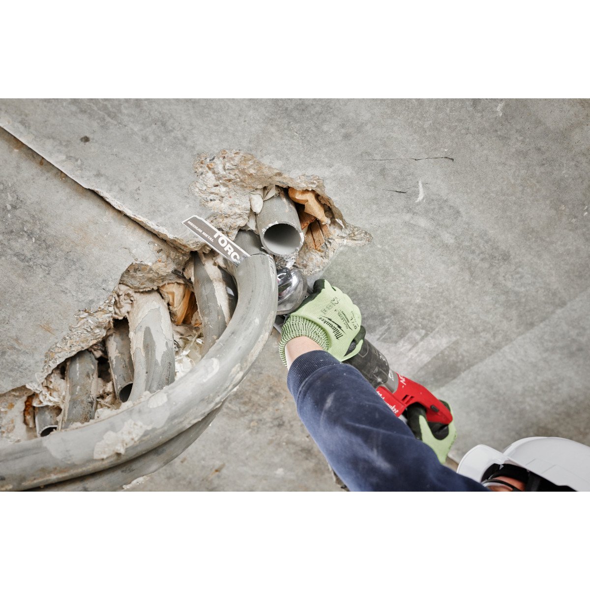 Milwaukee 48-00-5252 9" 10TPI The TORCH™ with Carbide Teeth for Medium Metal 1PK - in use