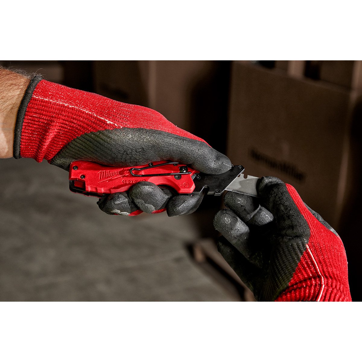 Milwaukee 48-22-1505 FASTBACK™ 6IN1 Folding Utility Knife - in use
