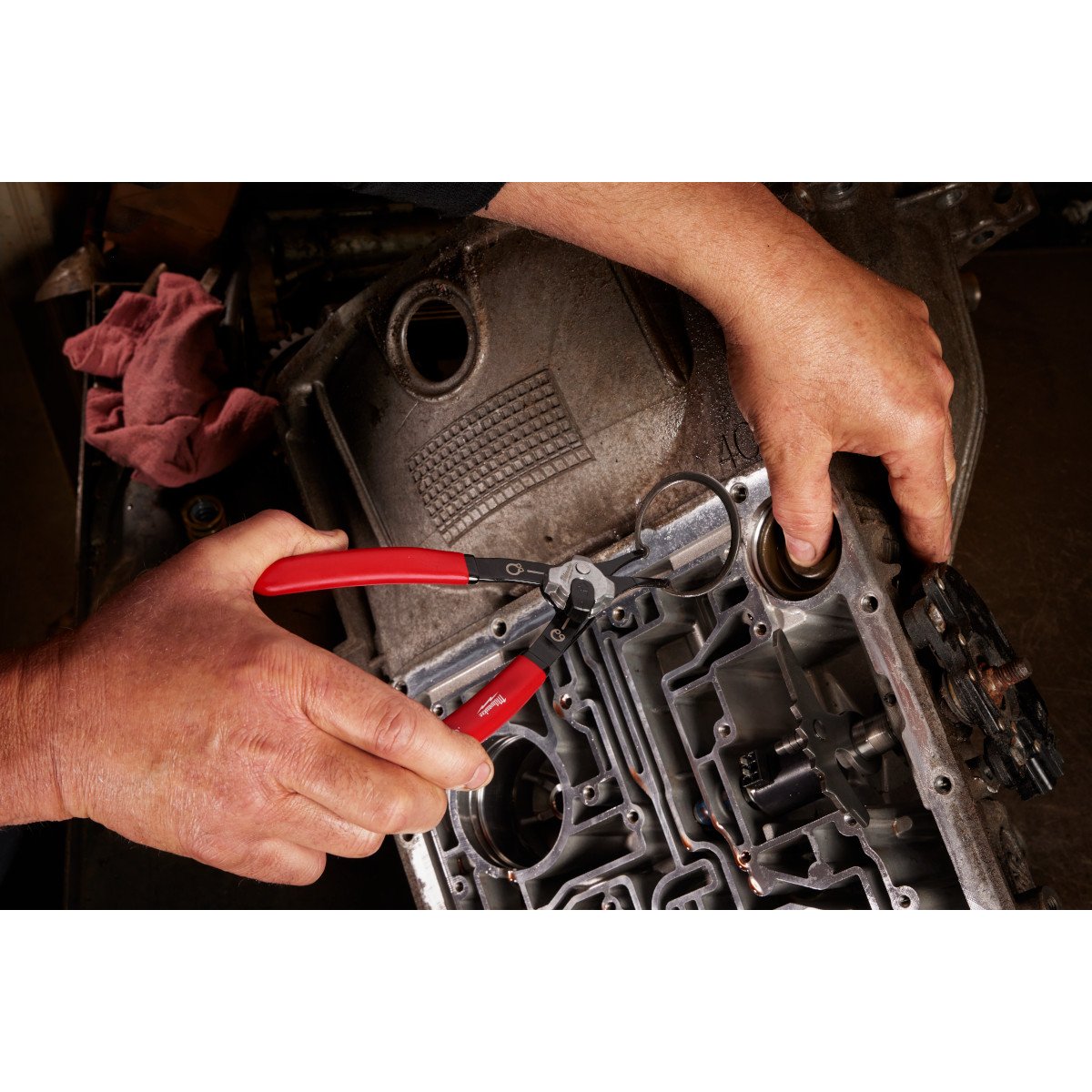 Milwaukee 48-22-6539 9PC Snap Ring Pliers Set - in use