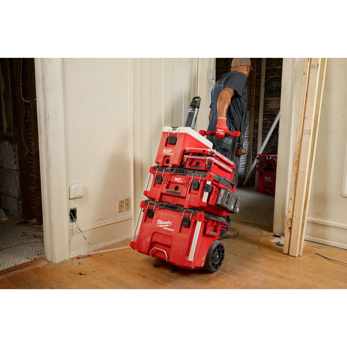 Milwaukee 48-22-8371B PACKOUT™ 25oz Bottle with Chug Lid - in use